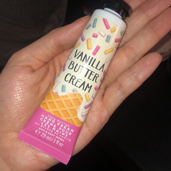 Bath and Body Works Vanilla Buttercream hand cream - Picture 1 of 3